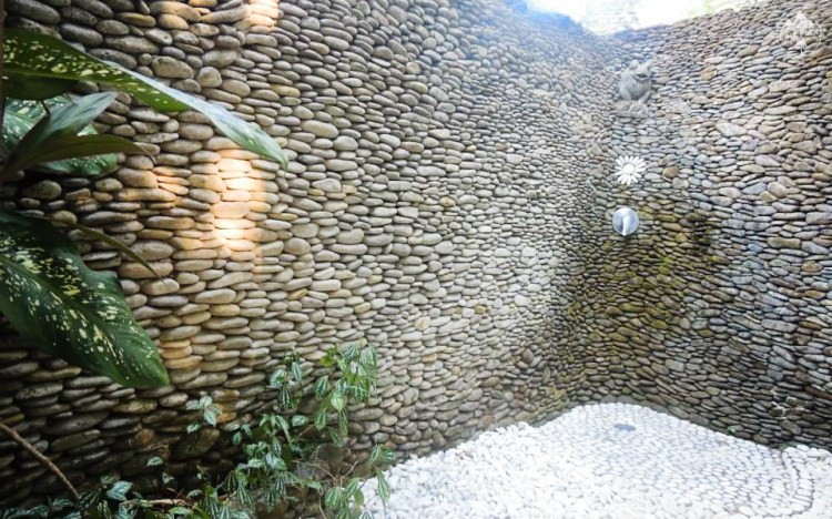 bali-yoga-teaching-laurie-pink-pack-9